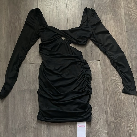 NEW Twist Cut Out Ruched Bodycon Dress - Picture 4 of 5